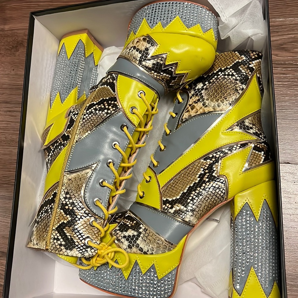 Diver yellow chunk heeled boot